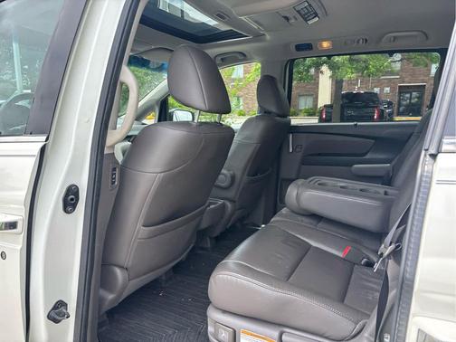 White Diamond Pearl 2013 Honda Odyssey Touring