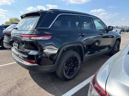2022 Jeep Grand Cherokee Laredo