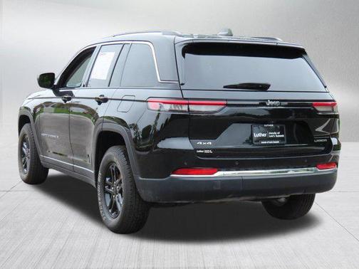 2022 Jeep Grand Cherokee Laredo