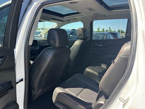 Summit White 2023 GMC Acadia AWD AT4