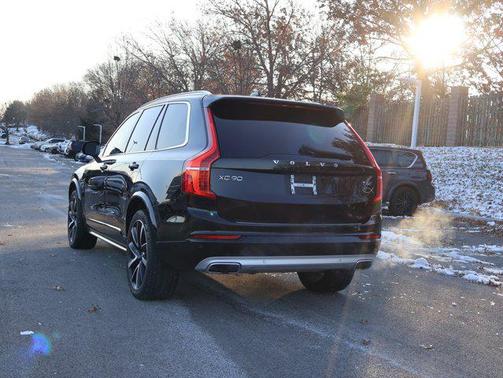 2020 Volvo XC90 T6 Momentum