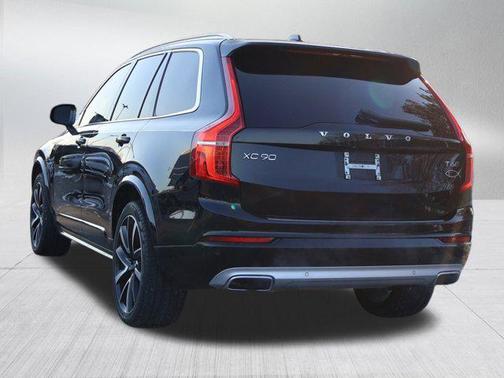 2020 Volvo XC90 T6 Momentum