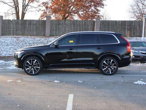 2020 Volvo XC90 T6 Momentum