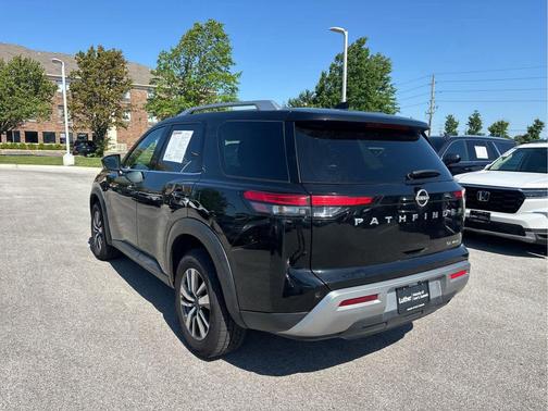 Super Black 2025 Nissan Pathfinder SL 4WD