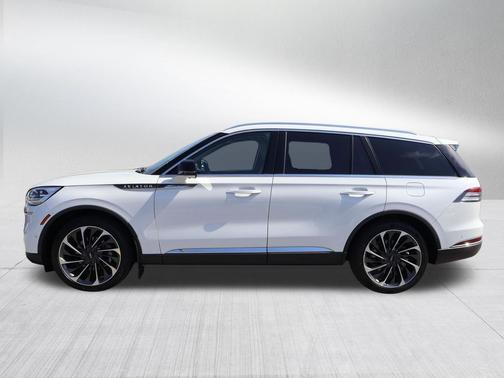 Pristine White Metallic Tri-Coat 2023 Lincoln Aviator Reserve