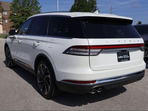 Pristine White Metallic Tri-Coat 2023 Lincoln Aviator Reserve