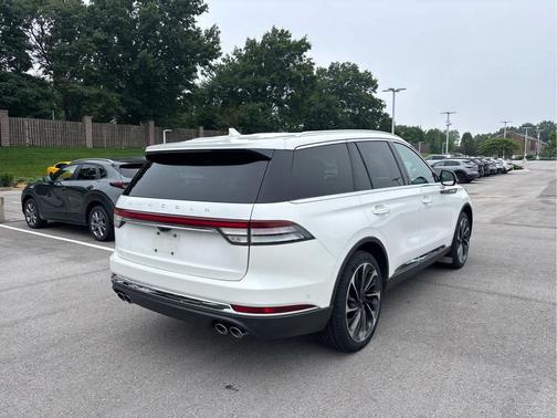 Pristine White Metallic Tri-Coat 2023 Lincoln Aviator Reserve