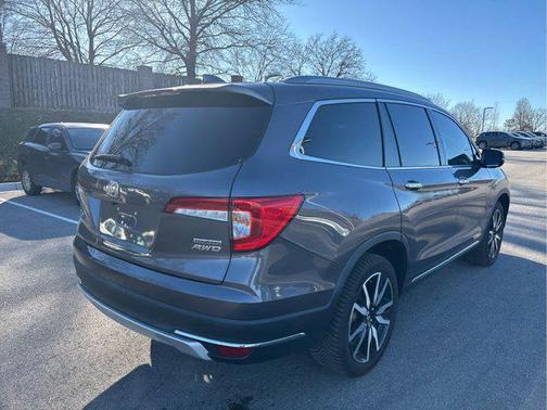 2022 Honda Pilot Touring 8-Passenger