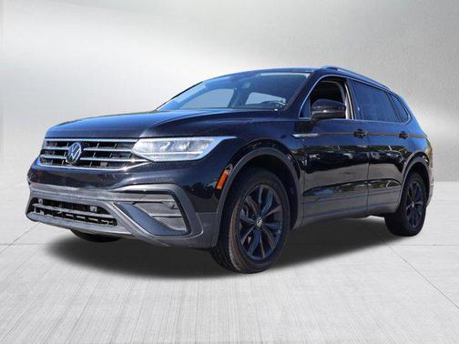 Deep Black Pearl 2022 Volkswagen Tiguan 2.0T SE 4MOTION