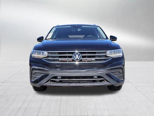 Deep Black Pearl 2022 Volkswagen Tiguan 2.0T SE 4MOTION
