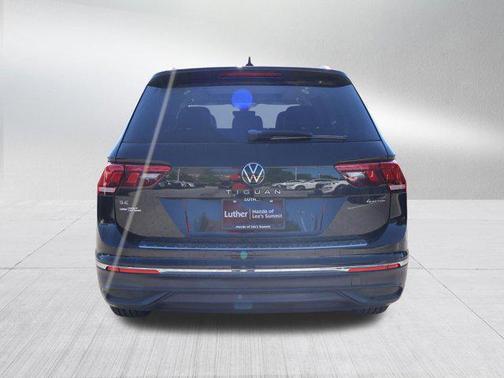 Deep Black Pearl 2022 Volkswagen Tiguan 2.0T SE 4MOTION