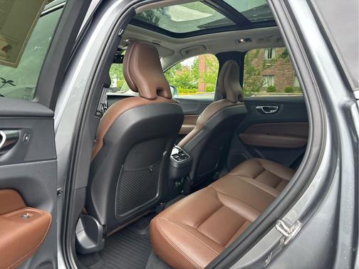 Gray 2019 Volvo XC60 T6 Inscription