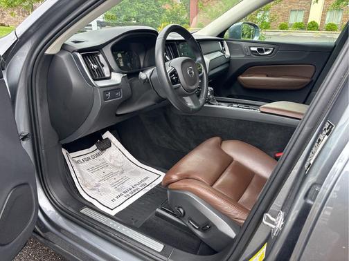 Gray 2019 Volvo XC60 T6 Inscription