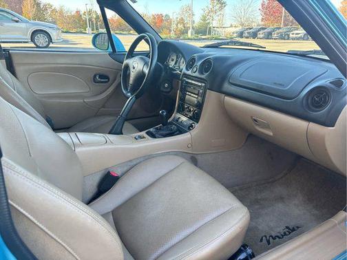 2002 Mazda MX-5 Miata LS