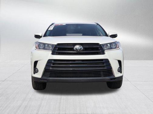 Blizzard Pearl 2019 Toyota Highlander SE