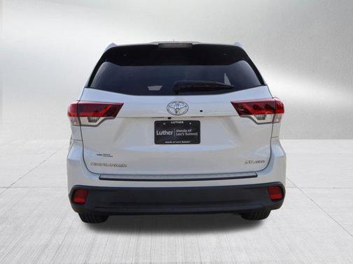 Blizzard Pearl 2019 Toyota Highlander SE