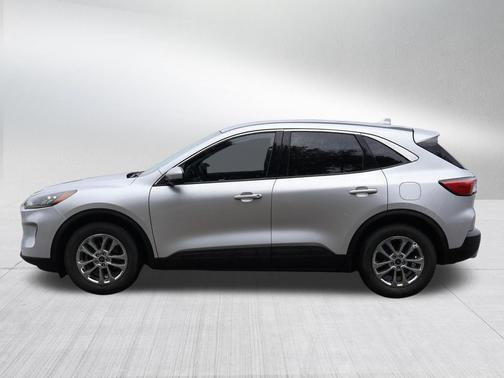 Ingot Silver Metallic 2020 Ford Escape SE