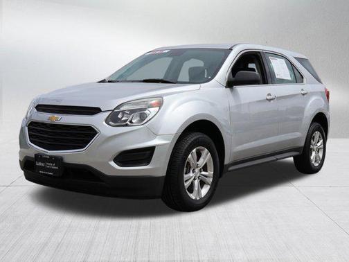 Silver Ice Metallic 2017 Chevrolet Equinox LS