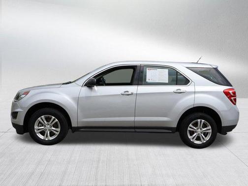 Silver Ice Metallic 2017 Chevrolet Equinox LS