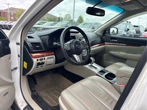 Satin White Pearl 2011 Subaru Outback 2.5 i Limited