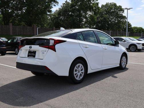 Super White 2021 Toyota Prius L