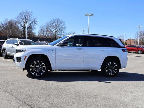 2022 Jeep Grand Cherokee 4xe Overland