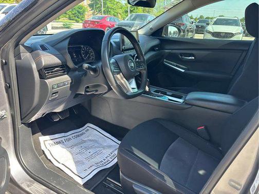 Gun Metallic/Super Black 2023 Nissan Sentra SR