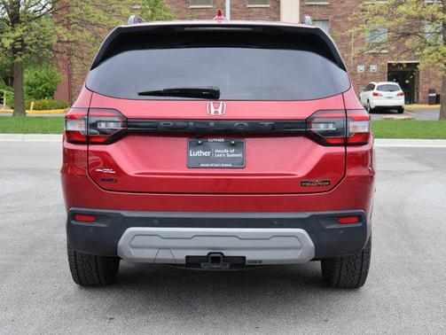 Radiant Red Metallic II 2025 Honda Pilot TrailSport