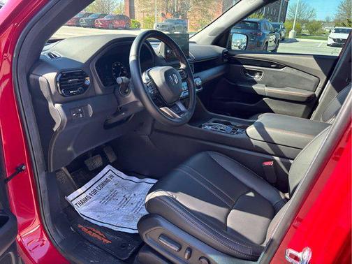 Radiant Red Metallic II 2025 Honda Pilot TrailSport