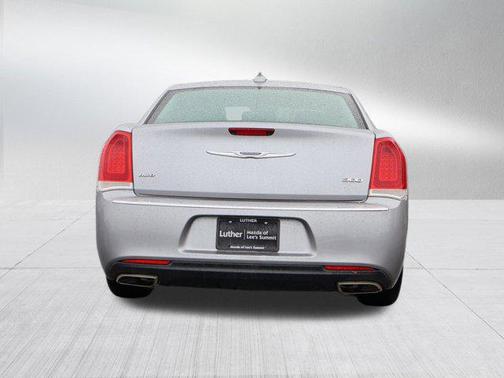 2017 Chrysler 300 Limited