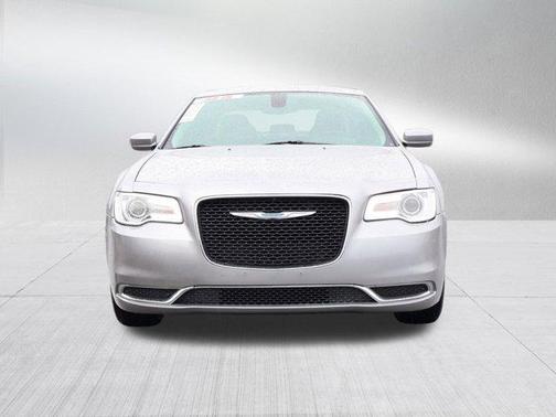 2017 Chrysler 300 Limited