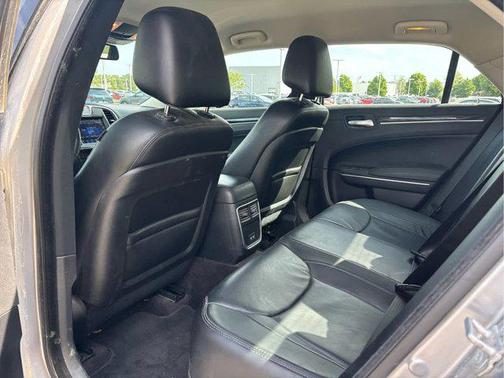 2017 Chrysler 300 Limited