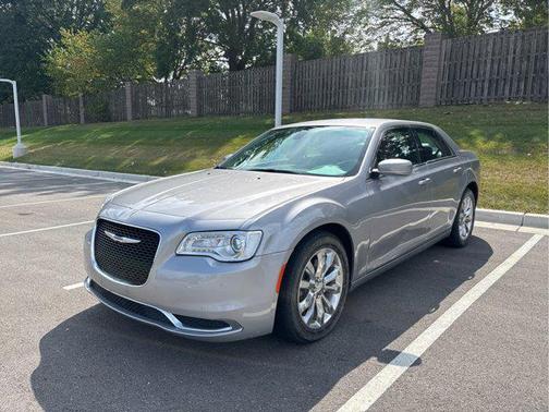 2017 Chrysler 300 Limited