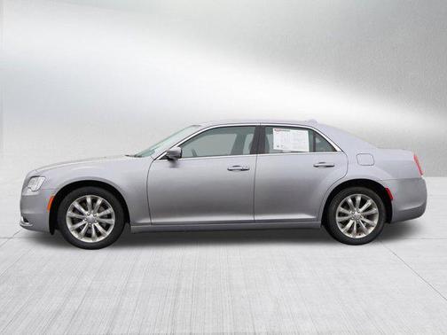 2017 Chrysler 300 Limited