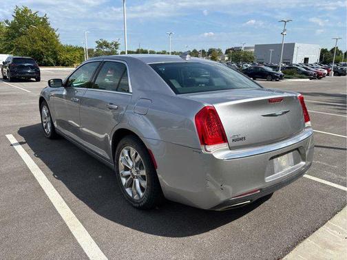 2017 Chrysler 300 Limited