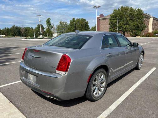2017 Chrysler 300 Limited