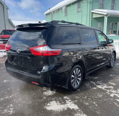 2020 Toyota Sienna XLE Premium