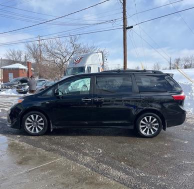 2020 Toyota Sienna XLE Premium