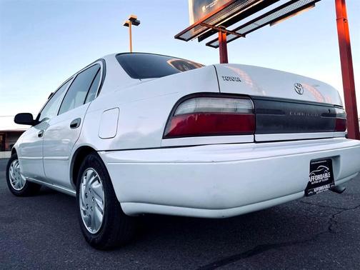 Photo 4 of 18 of 1996 Toyota Corolla