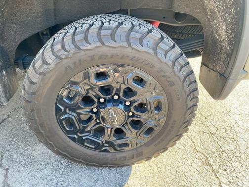 Black 2024 Chevrolet Silverado 2500 High Country