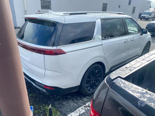 Snow White Pearl 2022 Kia Carnival SX Prestige