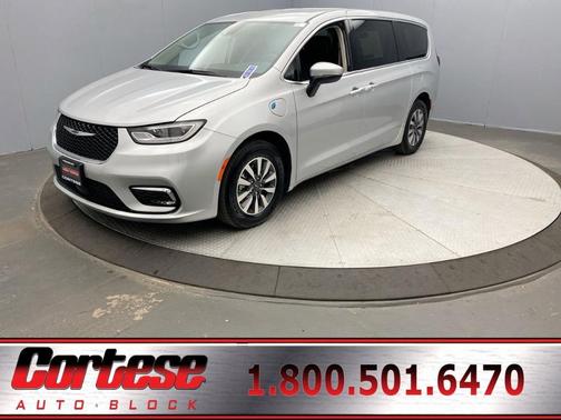 Silver Mist Clearcoat 2023 Chrysler Pacifica Hybrid Touring L