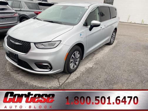 Silver Mist Clearcoat 2023 Chrysler Pacifica Hybrid Touring L