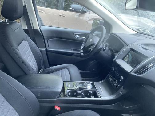 2020 Ford Edge SE