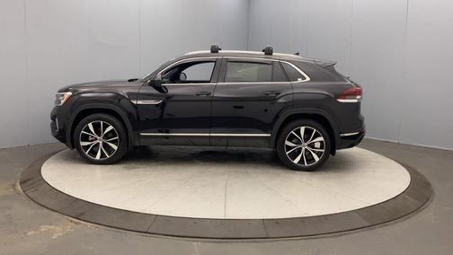 Deep Black Pearl Effect 2024 Volkswagen Atlas Cross Sport 2.0T SEL Premium R-Line