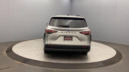 2022 Toyota Sienna LE