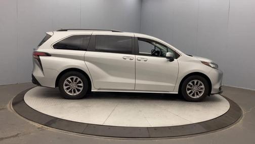 2022 Toyota Sienna LE