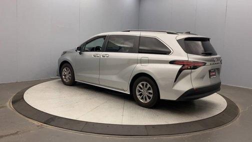 2022 Toyota Sienna LE