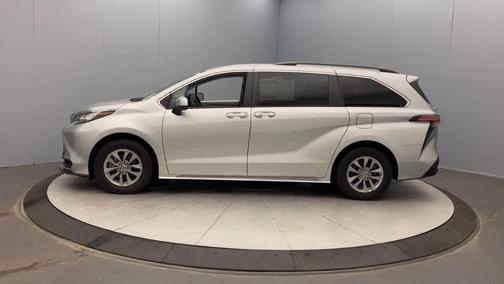 2022 Toyota Sienna LE