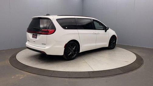 Bright White Clearcoat 2025 Chrysler Pacifica Limited